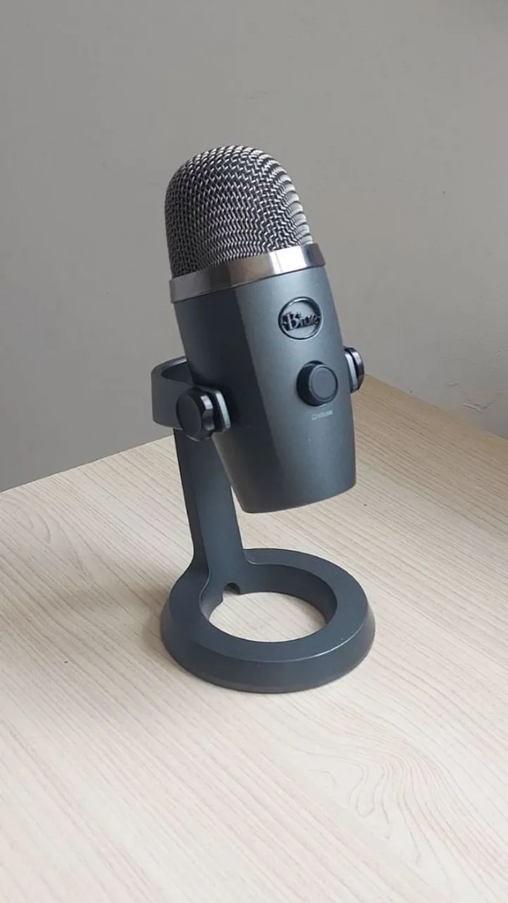 Microfone Blue Yeti USB Nano Condensador