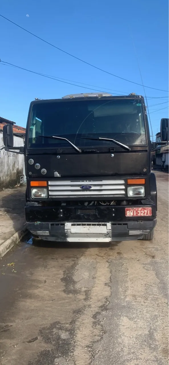 Ford Cargo - Caminhão Robusto e Confiável