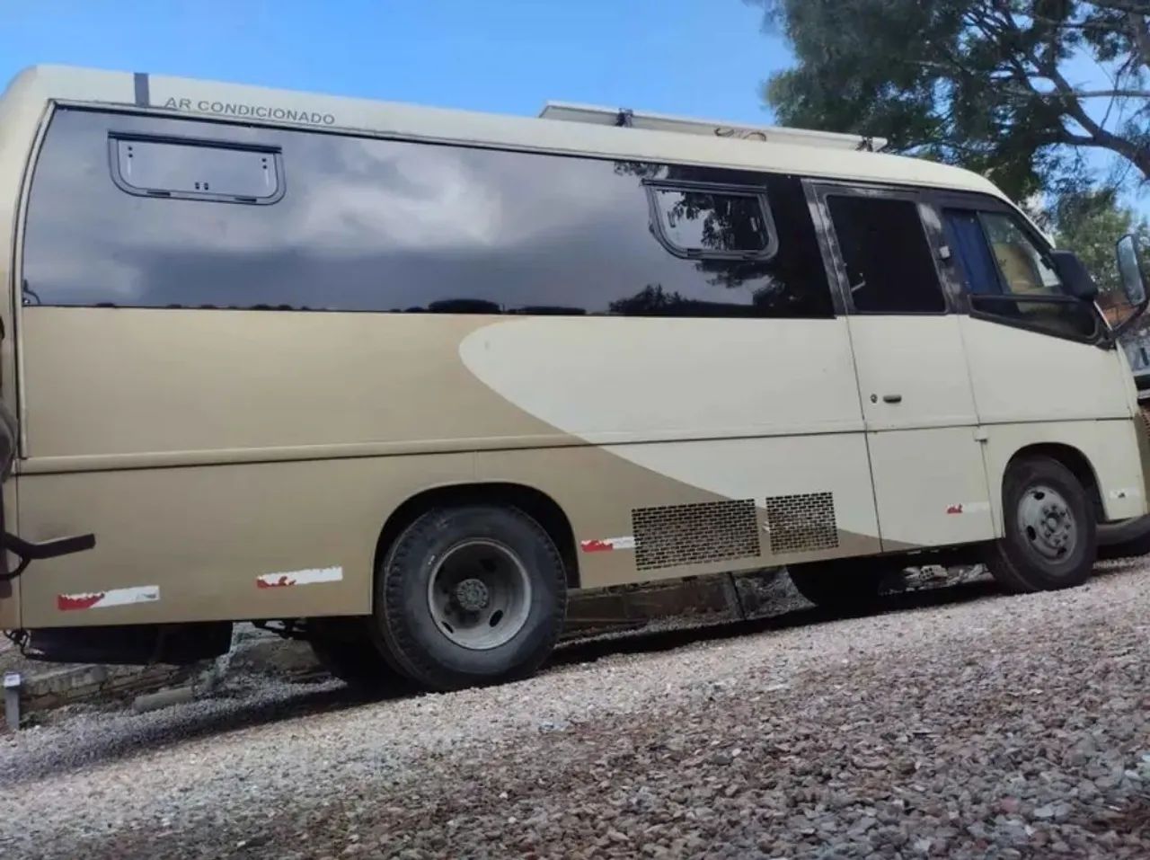 Motorhome montado em microônibus volare A6 ano 2001 