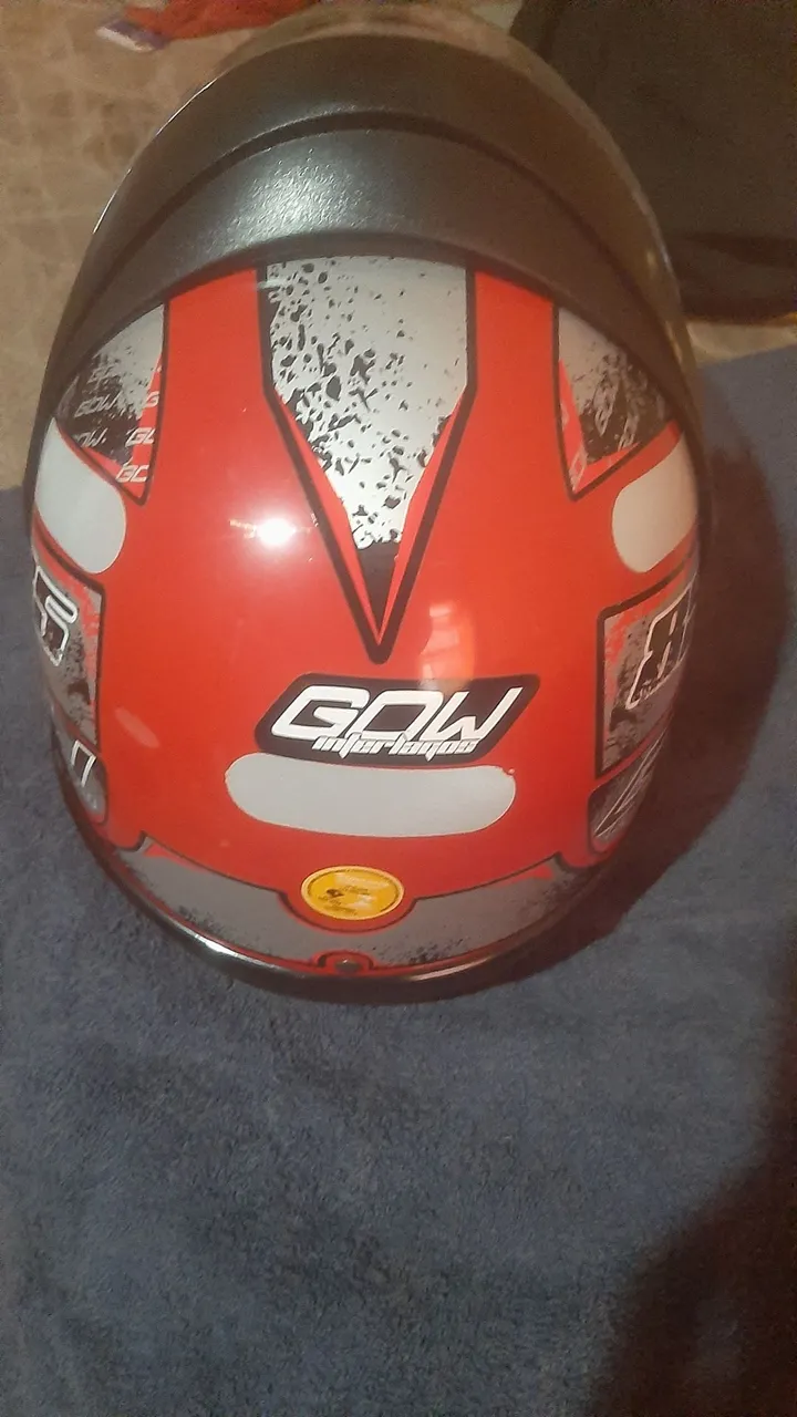 Capacete GOW para esportes radicais