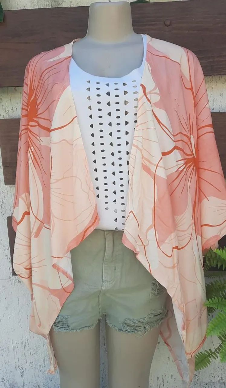 Kimono estampado floral em tons de rosa e laranja - Foto 2