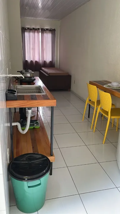 ALUGA-SE KITINETE MOBILIADA NO BAIRRO BOM PASTOR EM TUBARÃO SC.
