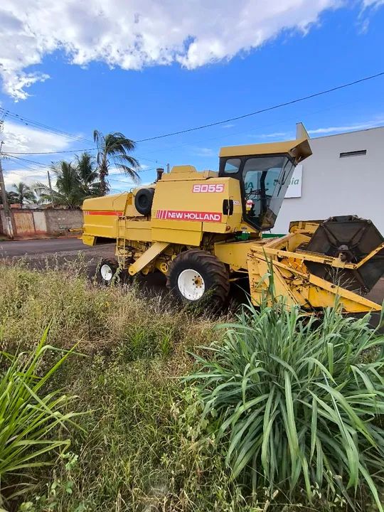 Colheitadeira New Holland 8055
