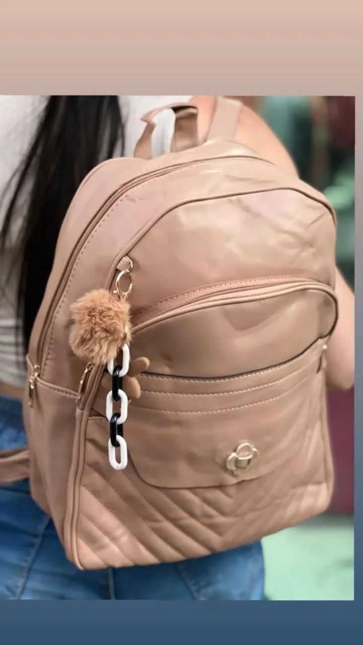 Mochila Feminina Elegante em Couro Sintético - Foto 2