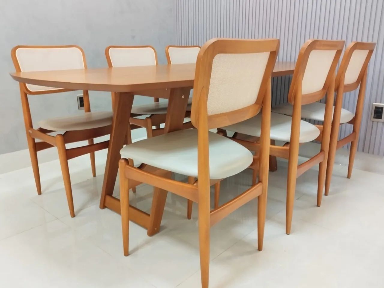 Mesa de Jantar em Madeira Maciça - Foto 4