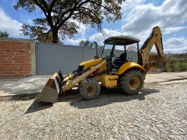 Retroescavadeira New Holland B95B Ano 2016