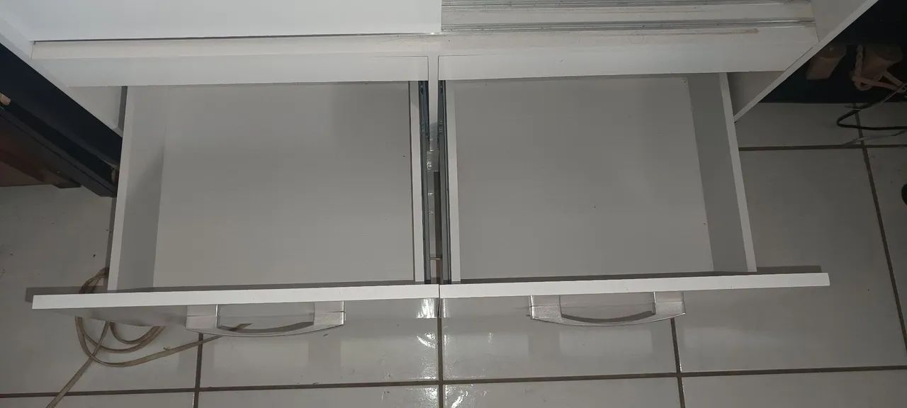 Guarda-roupas de correr branco com duas portas e duas gavetas - Foto 4