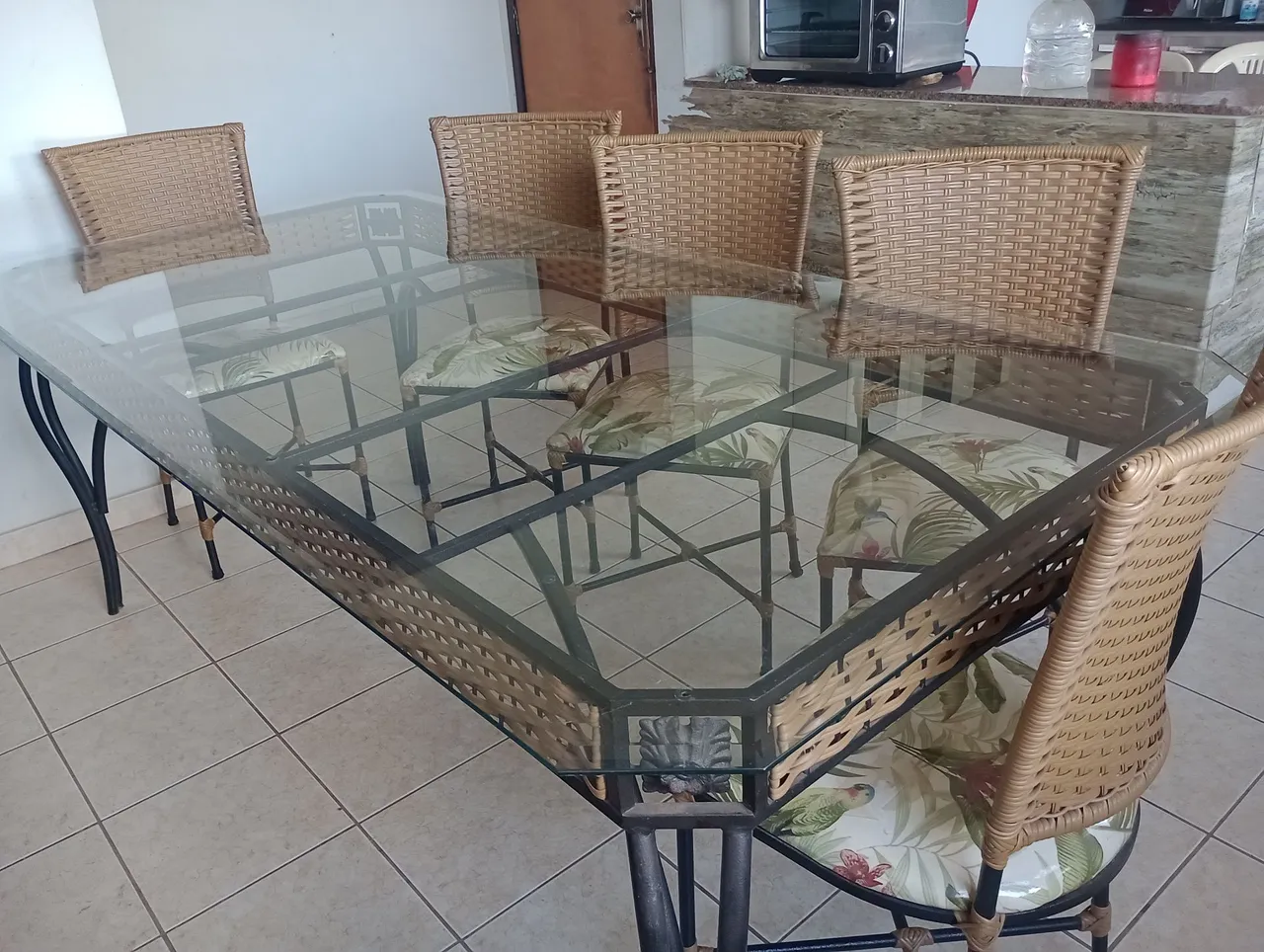 Mesa de Jantar com 8 Cadeiras em Fibra Sintética