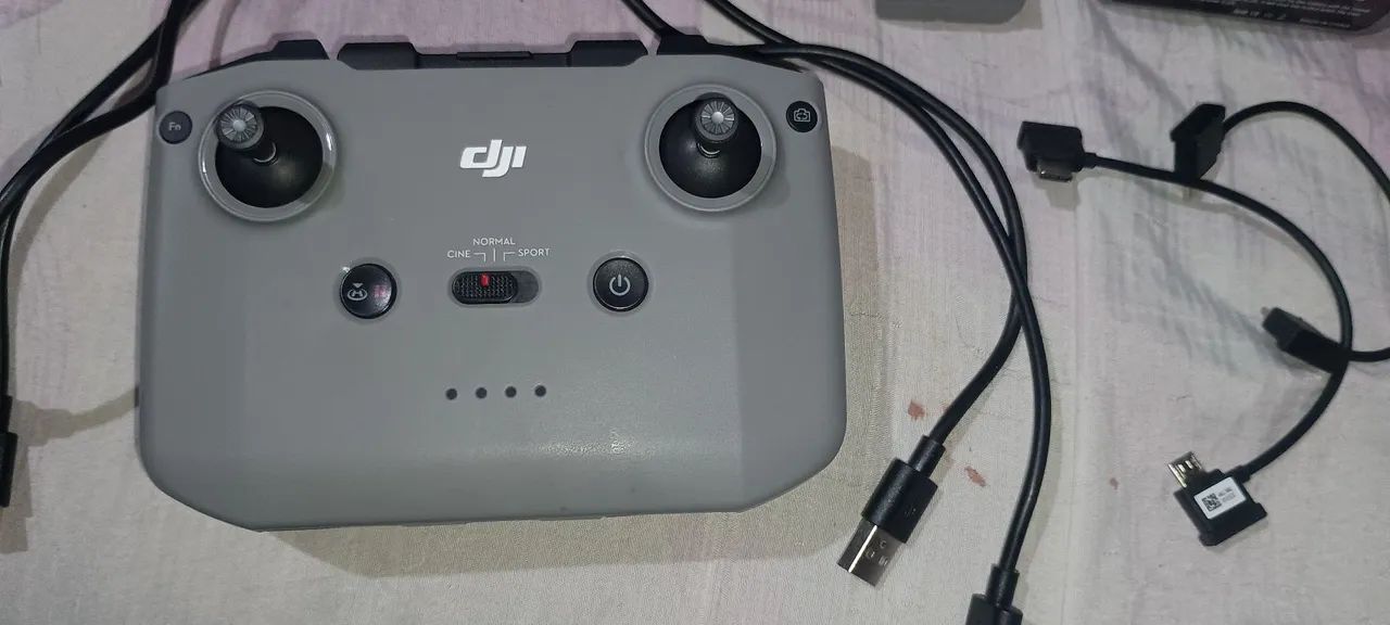 Drone DJI Mini 2 com controle remoto e acessórios - Foto 2