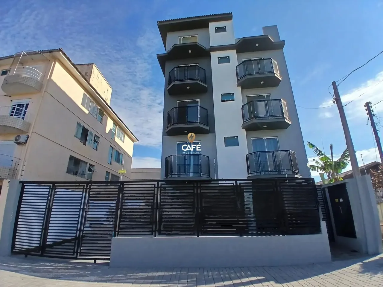 Apartamento Em Camobi De 2 Dormitórios, Suíte, Sala De Estar, Banheiro Social, C