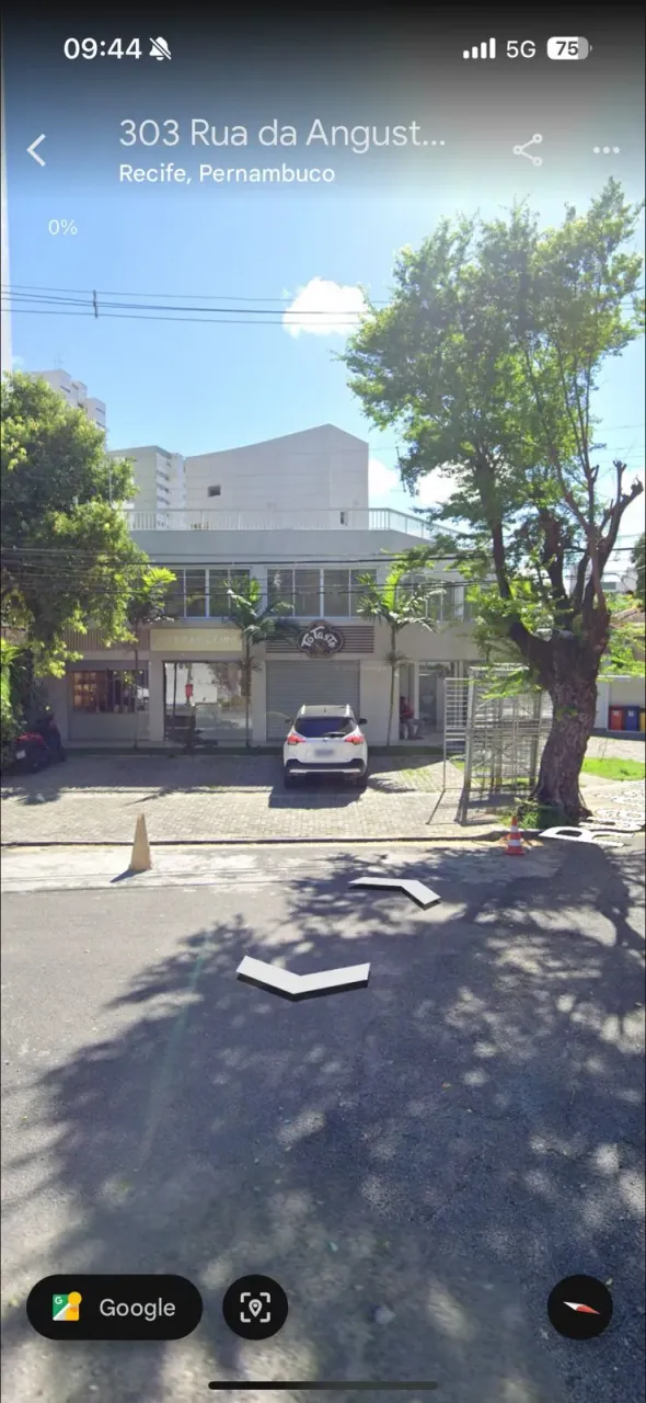 galeria com 8 salas, com estrutura para mais 3, 208m2 para locação