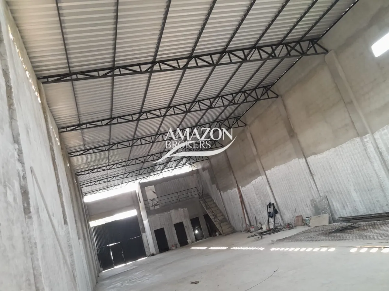 Novo Aleixo - 280 m2 - Galpão no Conj Águas Claras - Vendo