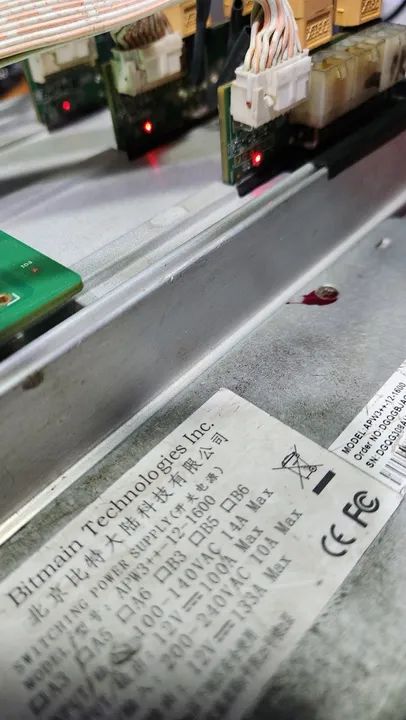 Mineradora Antiminer Bitmain S9 13.5T - Foto 4