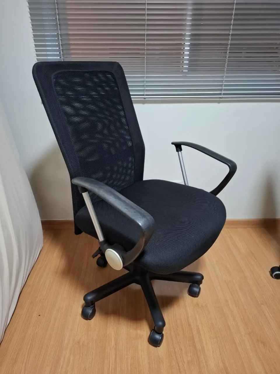 Cadeira de Escritório Ergonômica - Conforto e Qualidade!