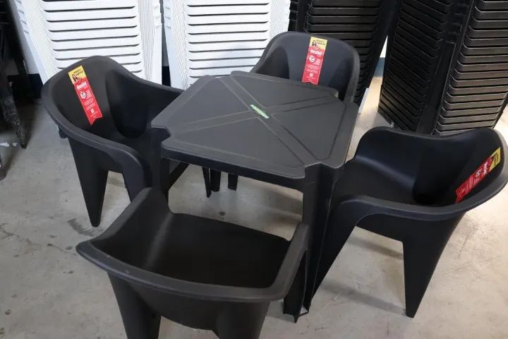 Kit de mesa quadrada com 4 poltronas resist 200 - Foto 2