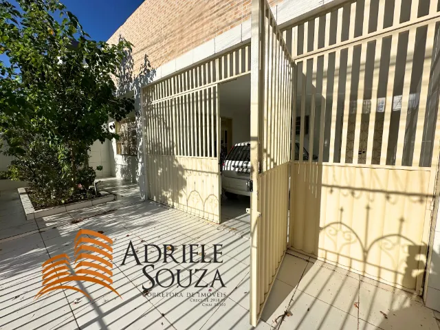 Vendo casa com 6/4 sendo uma suíte e 01 DCE no Bairro Suíssa. 