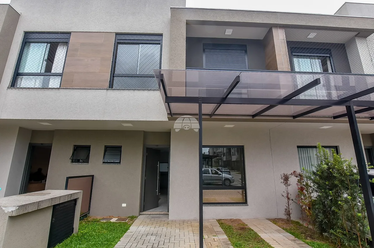 Sobrado para venda possui 133 metros quadrados com 3 quartos em Boqueirão - Curitiba - PR