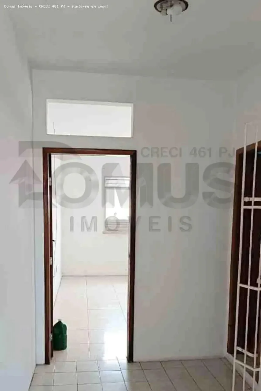 Casa no Bairro São José com 5 Quartos e 2 Banheiros.