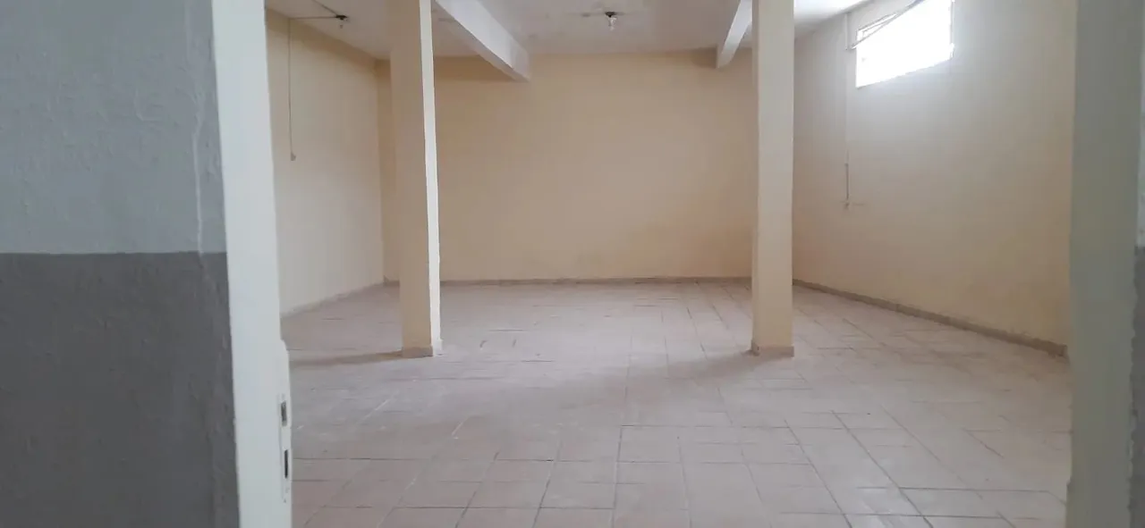 1400m2 de área para seu negócio!
