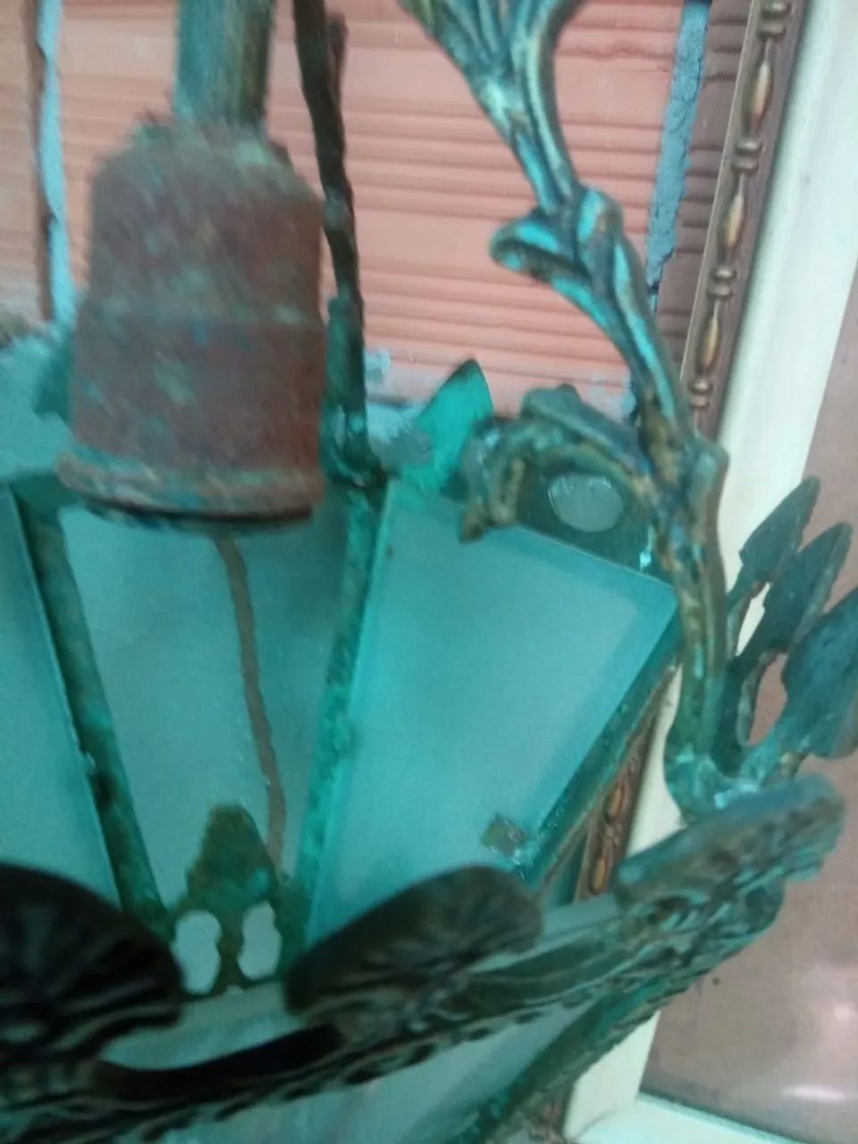 R$400 Lustre Medieval em bronze. - Foto 4