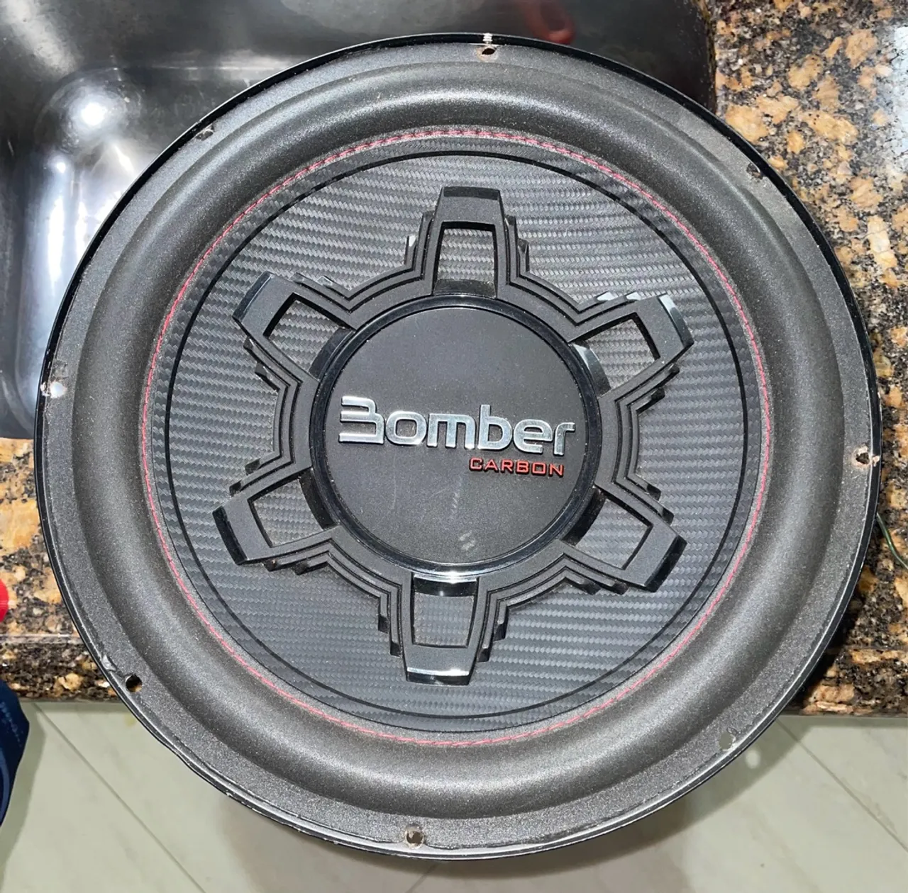 Alto Falante Subwoofer Bomber Carbon 12 Pol 500w Rms Cor Preto