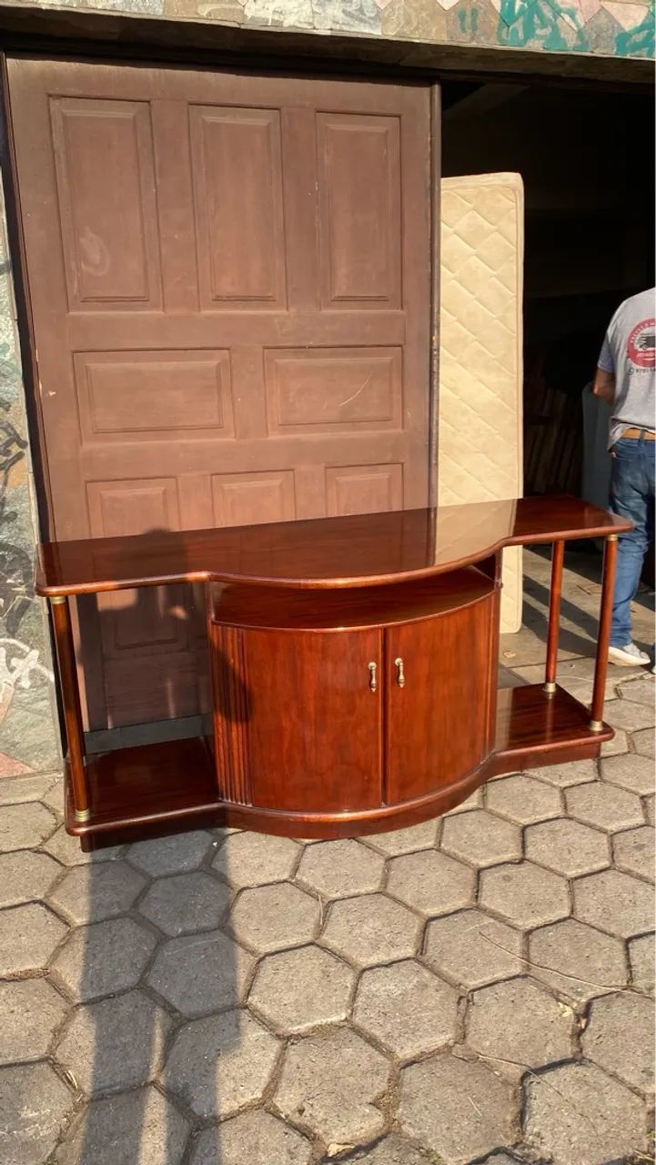 Rack de madeira com design elegante64840853818626120