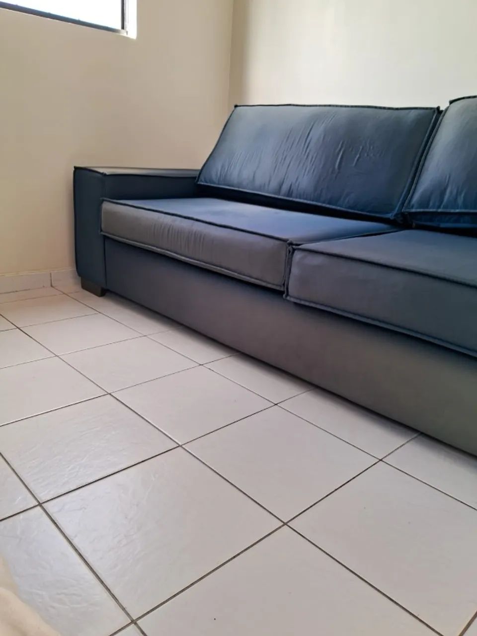 Sofá de 4 lugares espaçoso e confortável - Foto 3