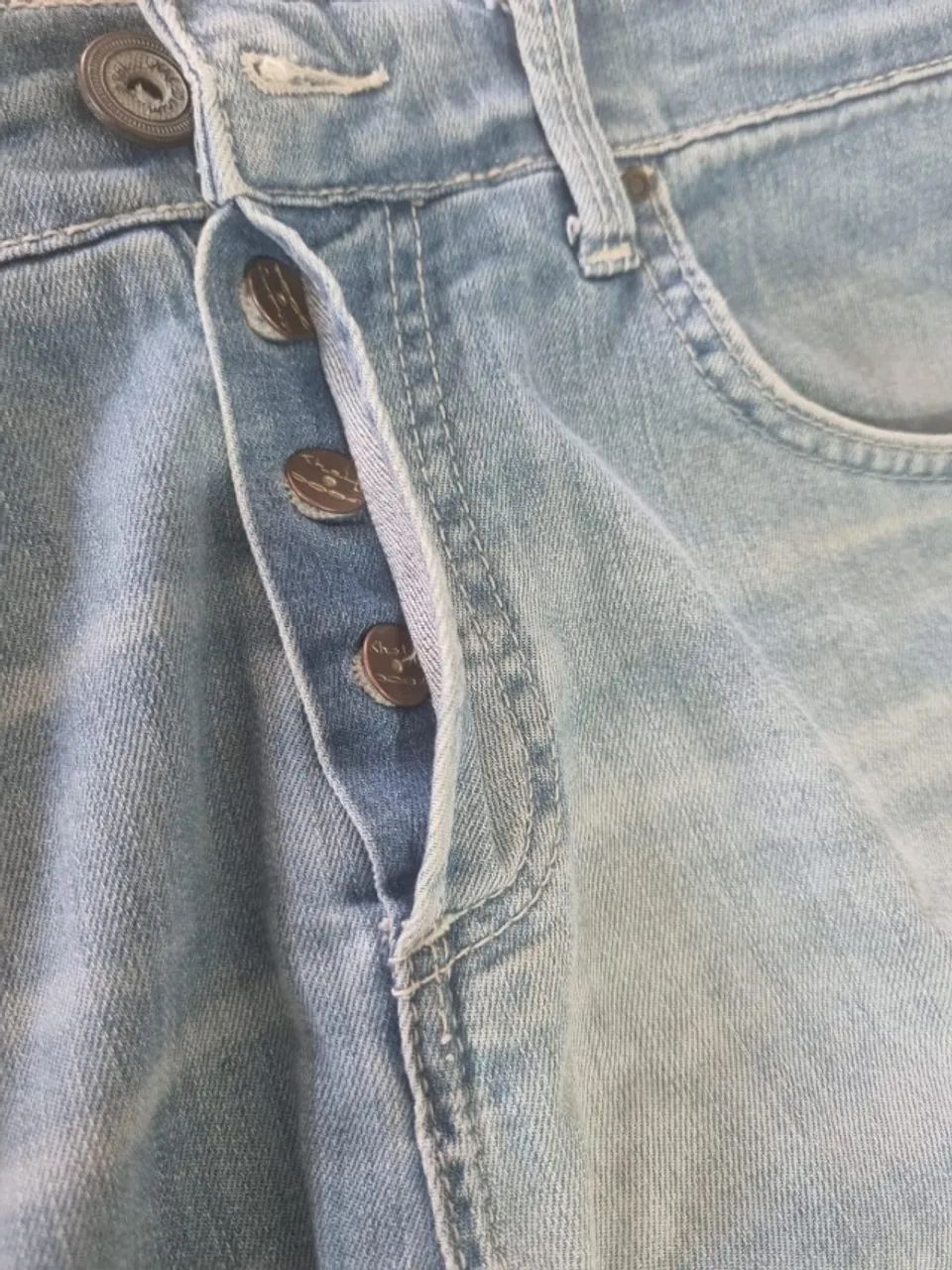 calça jeans khelf original com botoes 38 40 com elastano - Foto 4