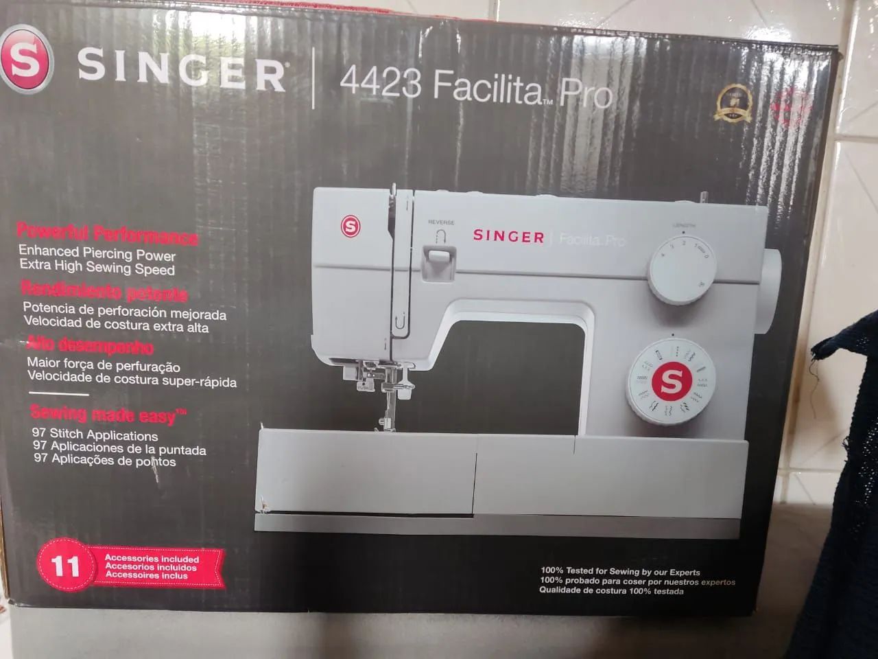 Máquina de Costura Singer Facilita Pro 4423 - Nova