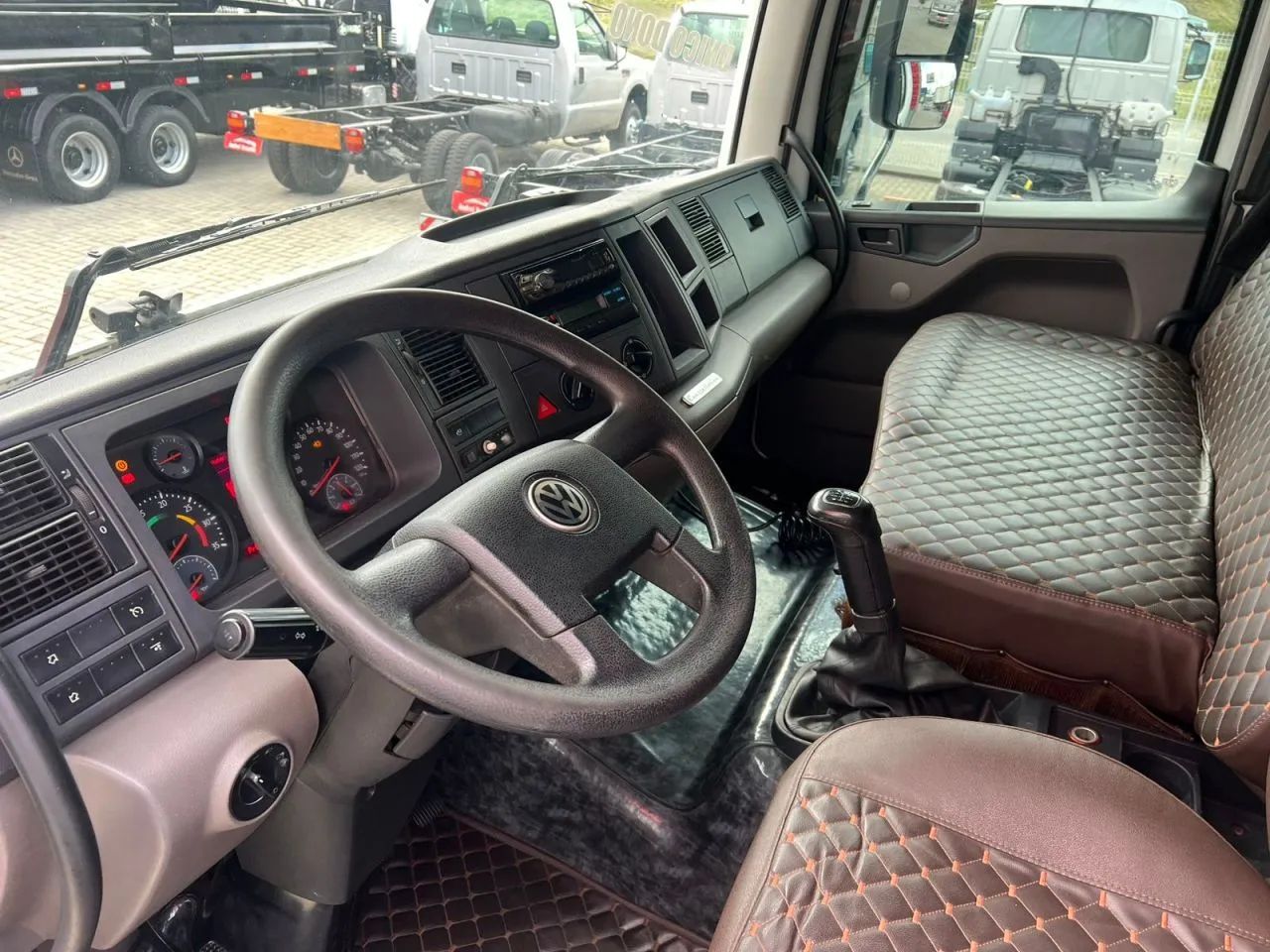 Volkswagen Constellation 24-280 Truck 6x2 Carroceria Frango e Aves  2013 - Foto 10