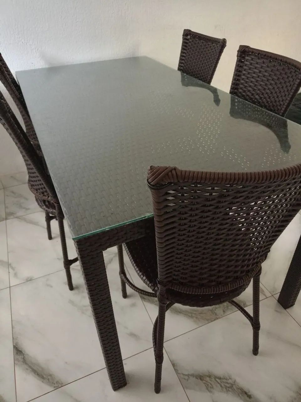 Mesa com 6 cadeiras de Fibra