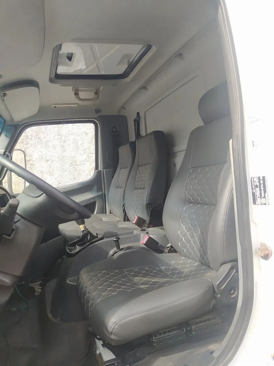 MB Accelo 815 Baú 2012 - Foto 4
