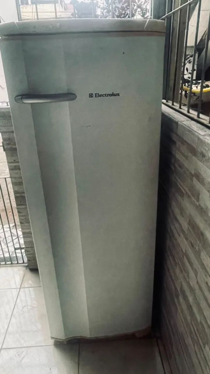 Vendo geladeira Eletrolux 