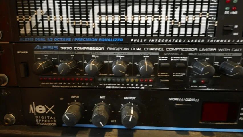 Compressor limiter gate Alesis 3630 - Foto 2