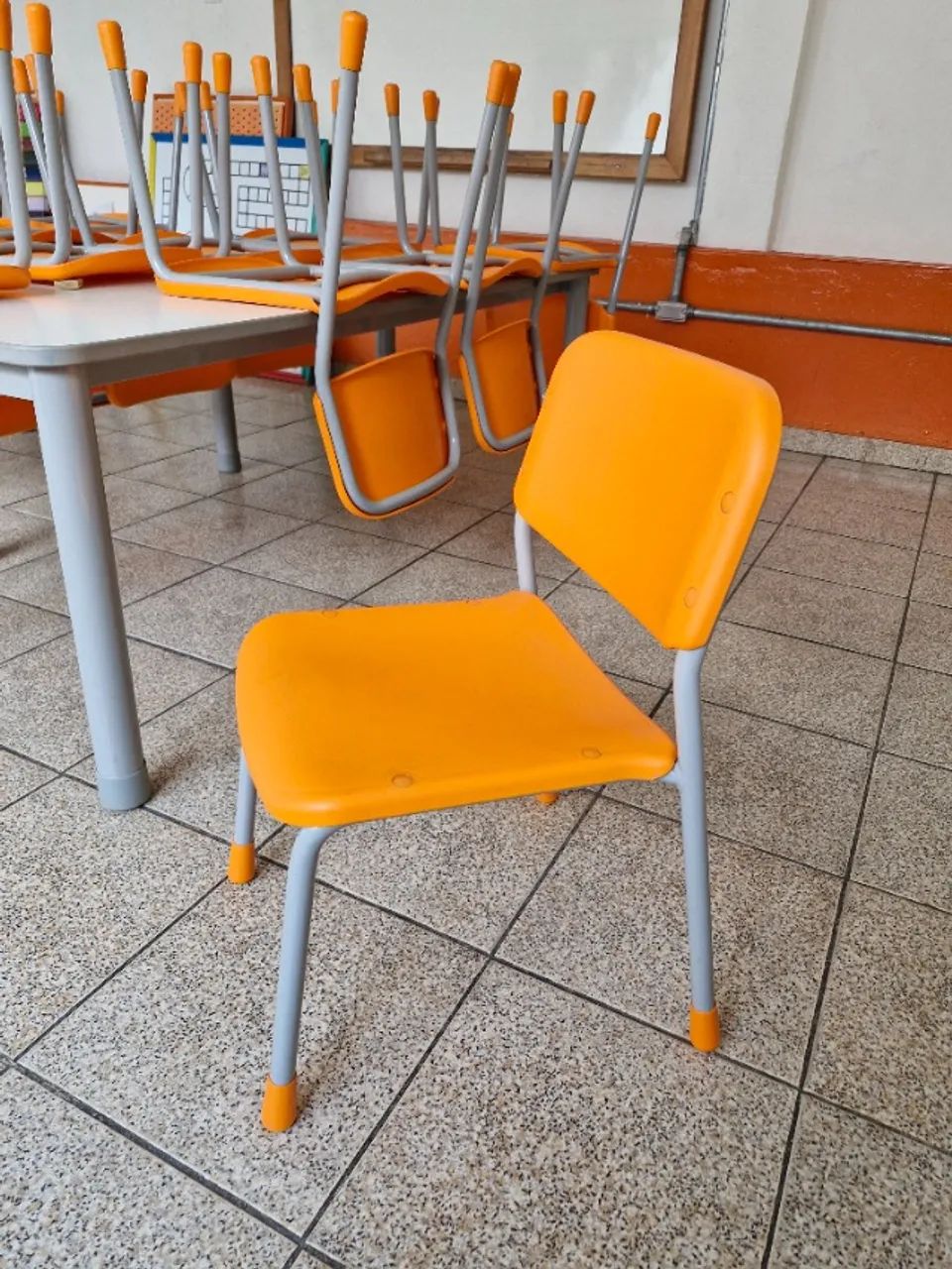 Mesas e Cadeiras da Metadil para Escolas - Foto 2