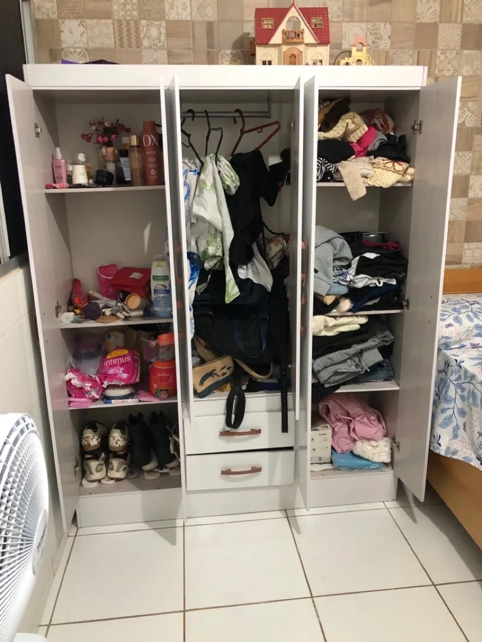 Guarda roupa solteiro (6portas, 2 gavetas) - Foto 2