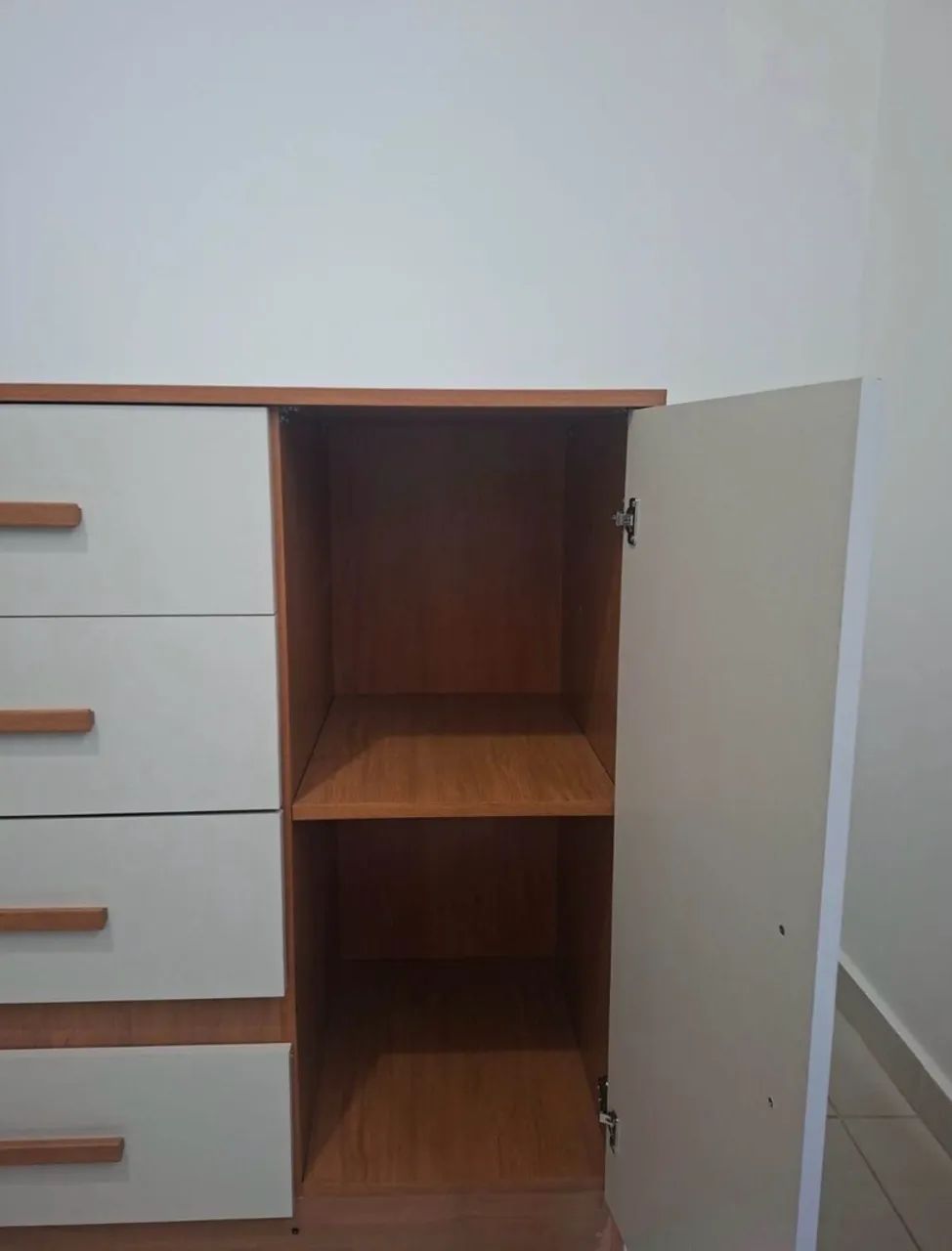 Cômoda 4 gavetas e prateleiras  - Foto 2