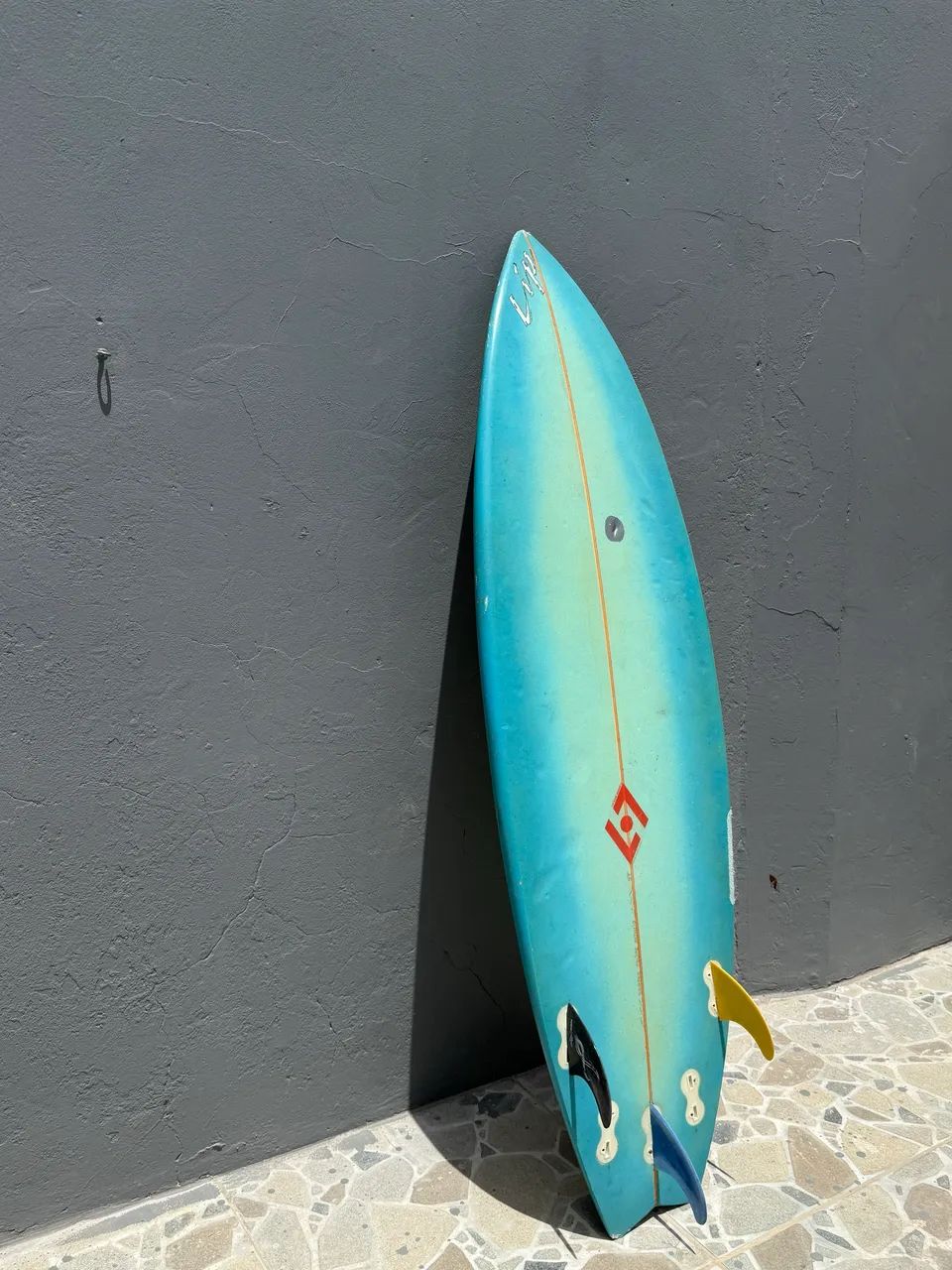 Prancha de Surf 5 7- Completa (com quilhas, deck e strap)