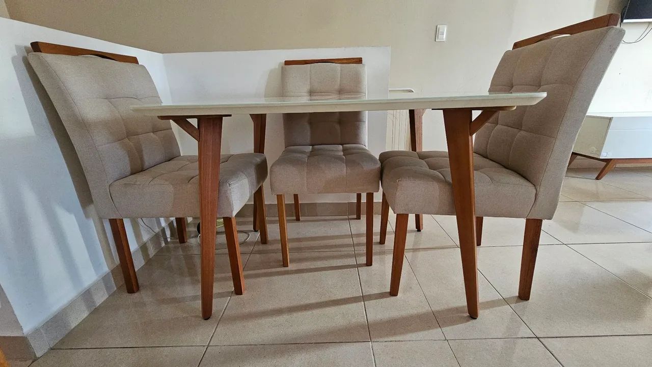 Conjunto de Mesa de Jantar com 4 Cadeiras Estofadas - Foto 3