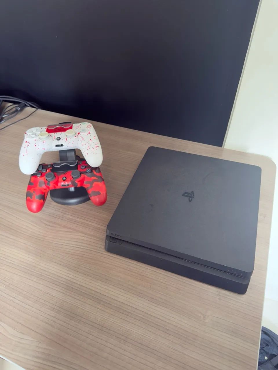 Ps4 com jogos e controles - Foto 4