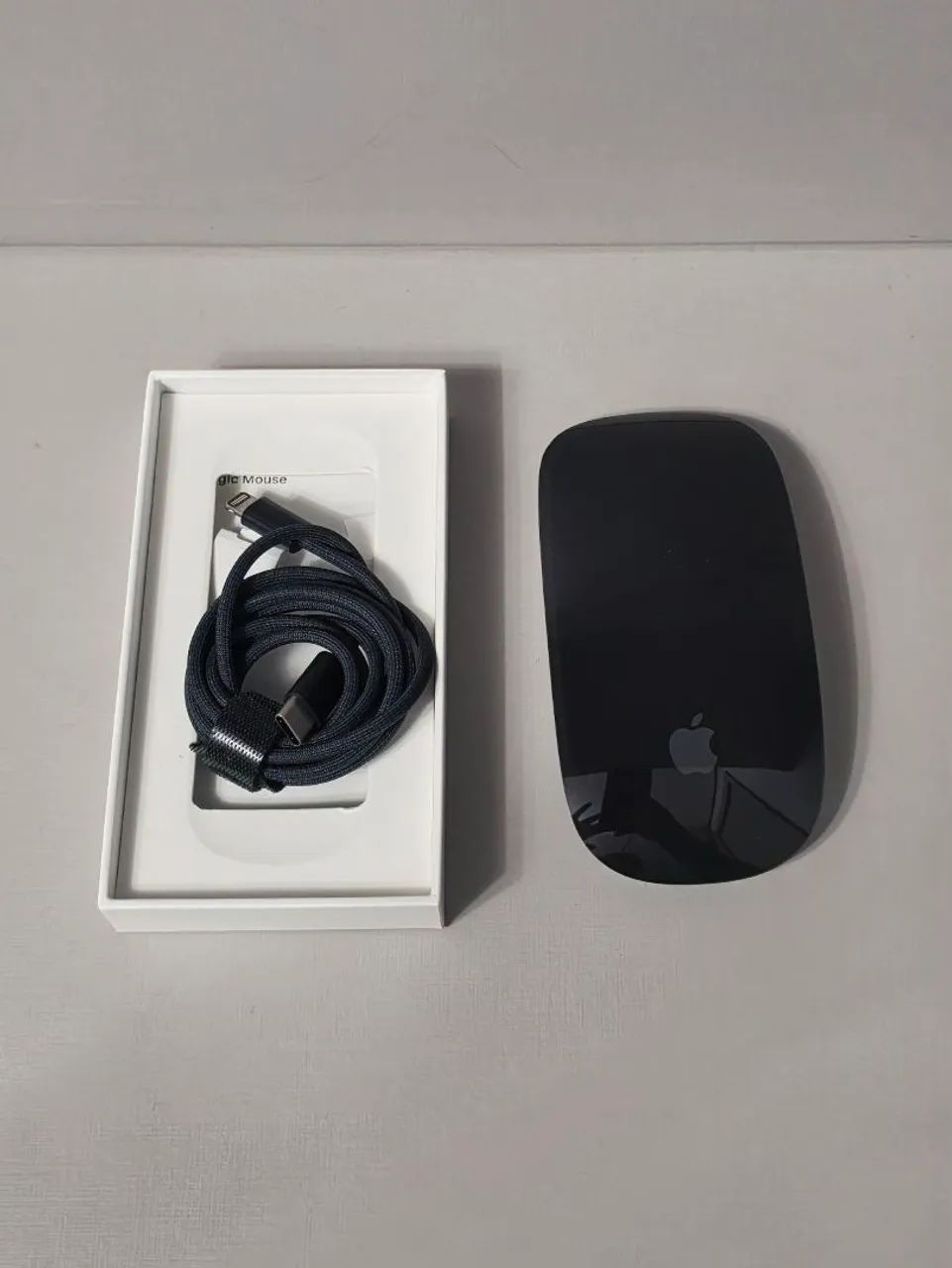 Magic Mouse Apple 2 Preto - Superfície Multi-Touch - Foto 5