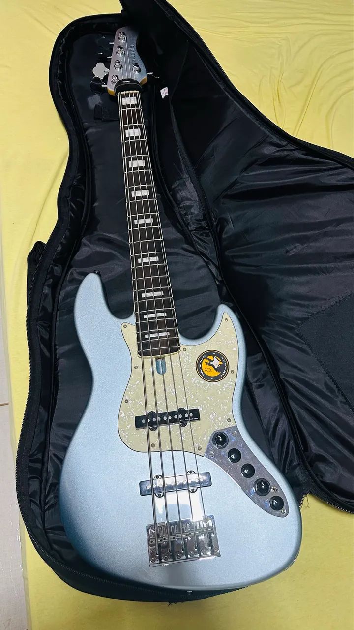 Baixo v7 Marcus miller 5 cordas 