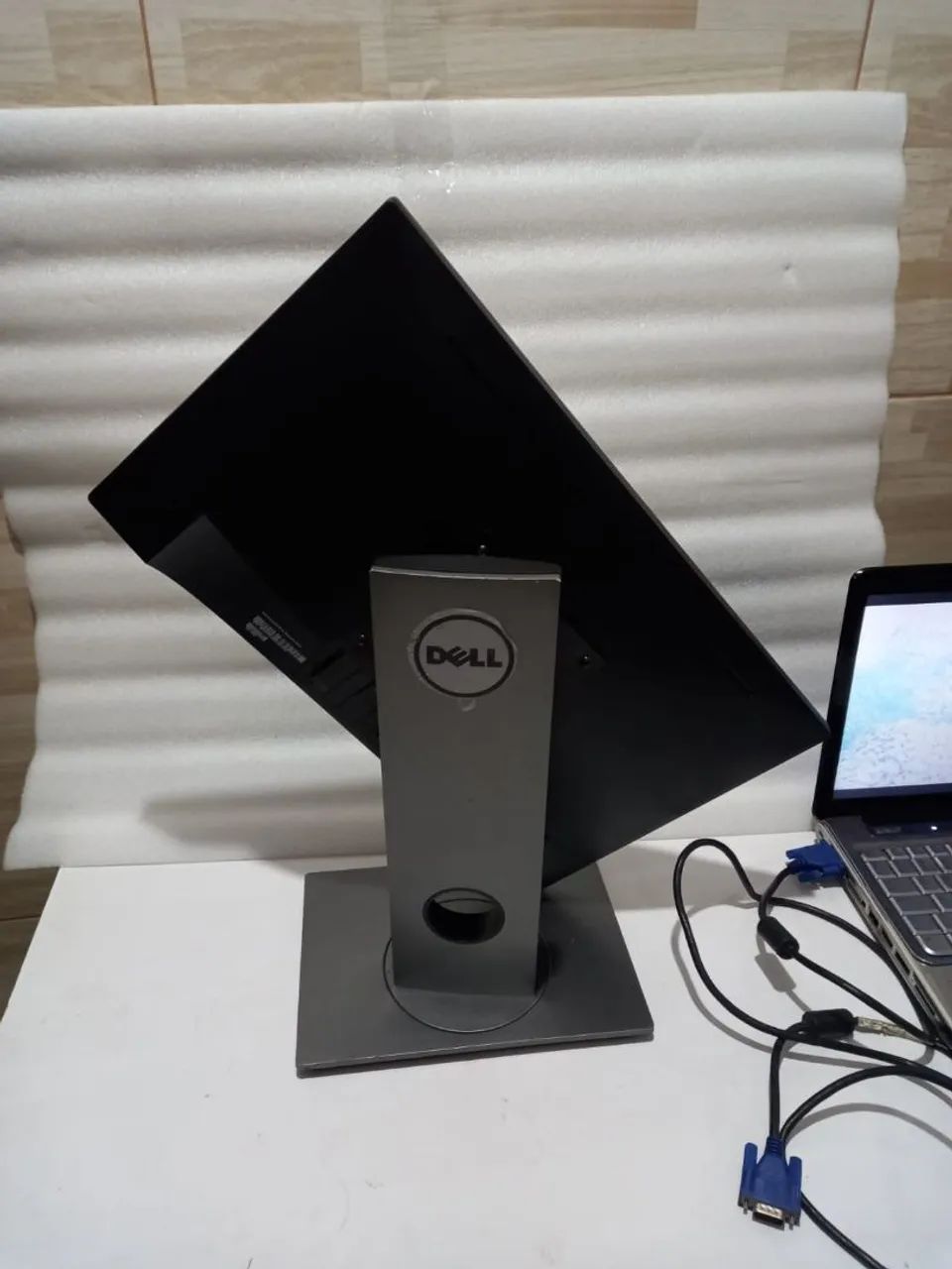 Lindo monitor dell 19 polegadas led entradas vga e display port giratório usado!!! - Foto 4