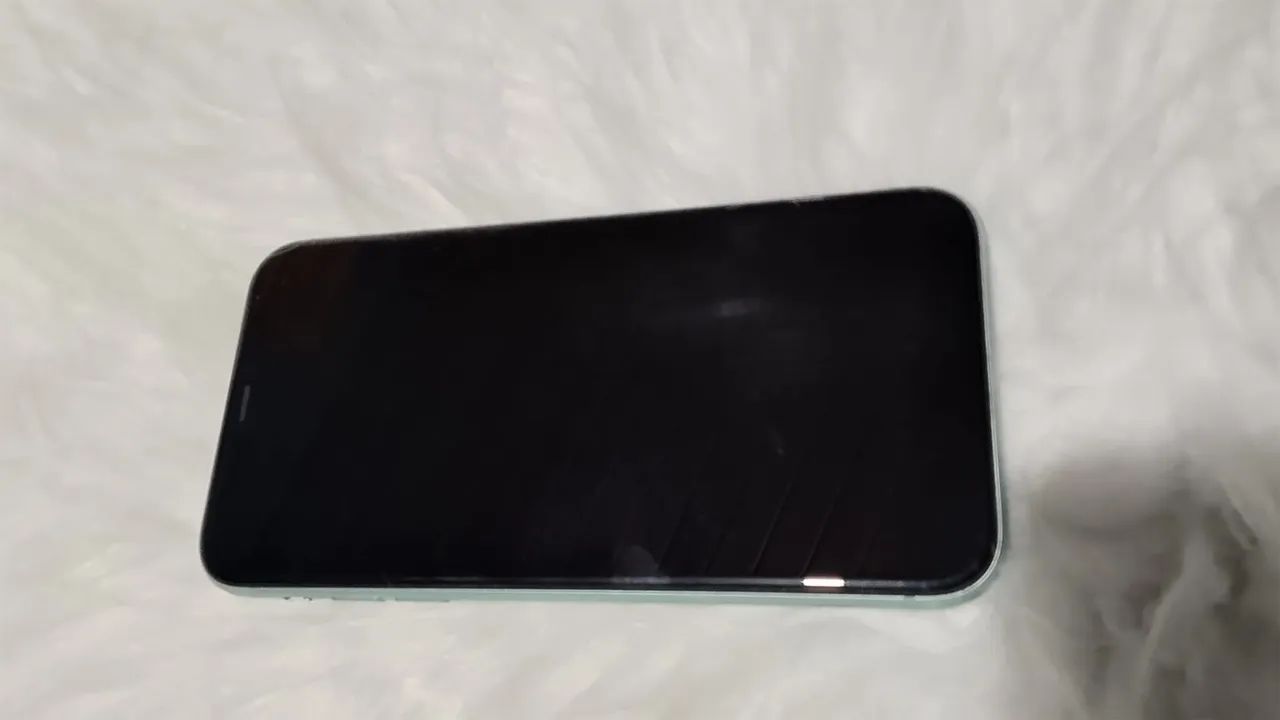 Vendo IPhone 11 ou troco com volta - Foto 2