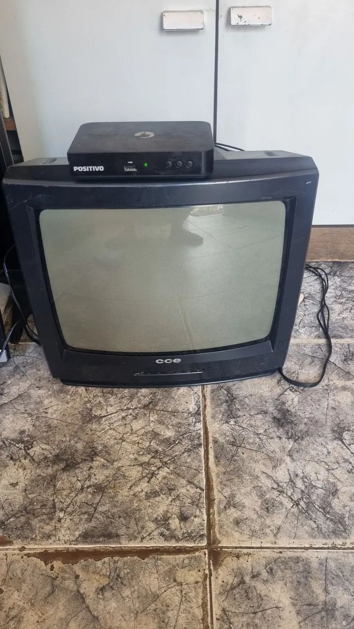 Vendo tv de 14 con conversor digital  - Foto 2