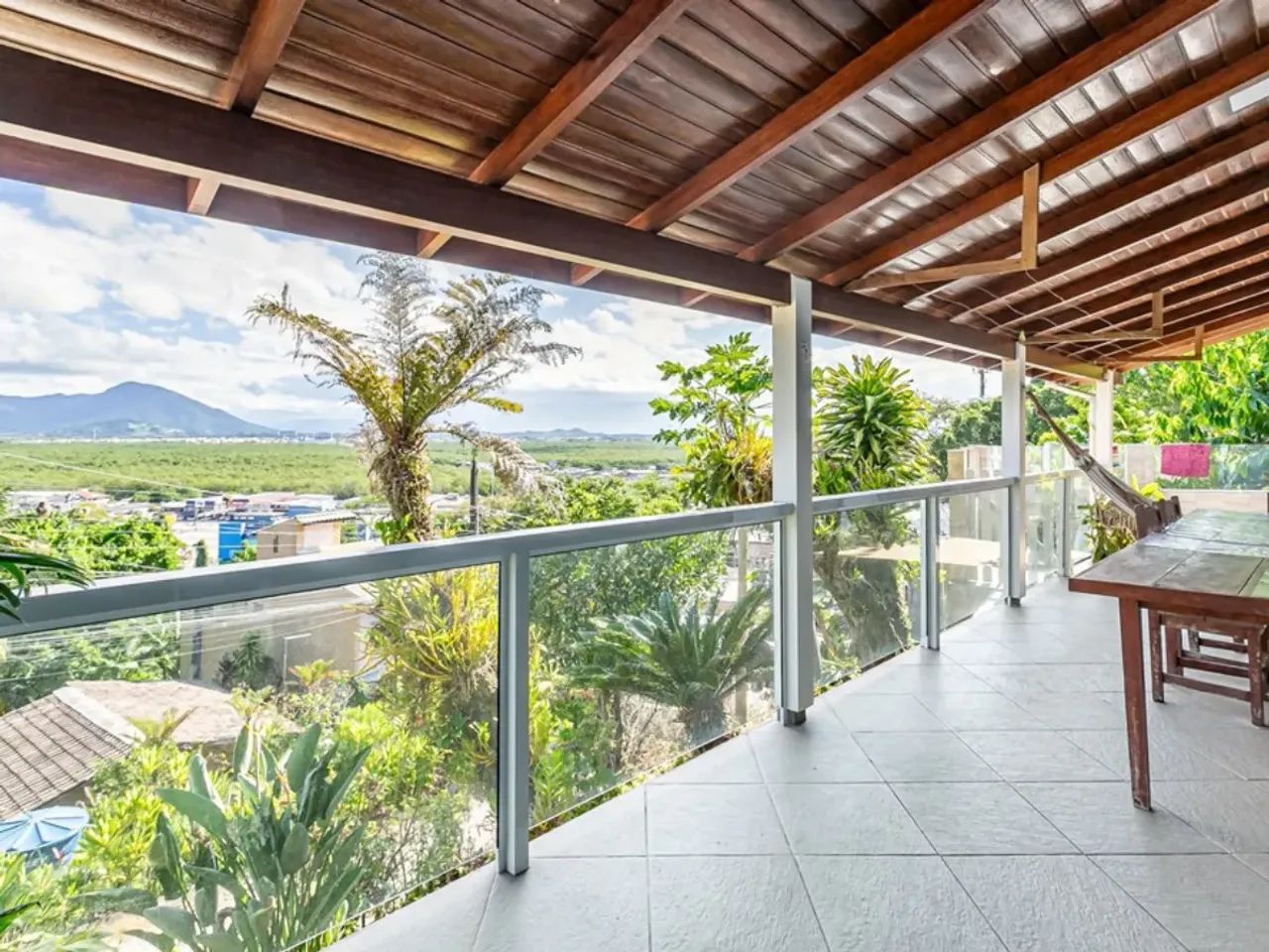 Casa 3 Dormitórios com Terreno de 3.200 m²  Rio Tavares, Florianópolis