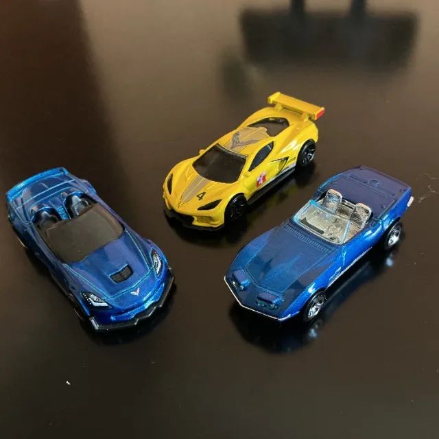 Hot Wheels Corvette Coleção - 3 miniaturas Escala 1/64