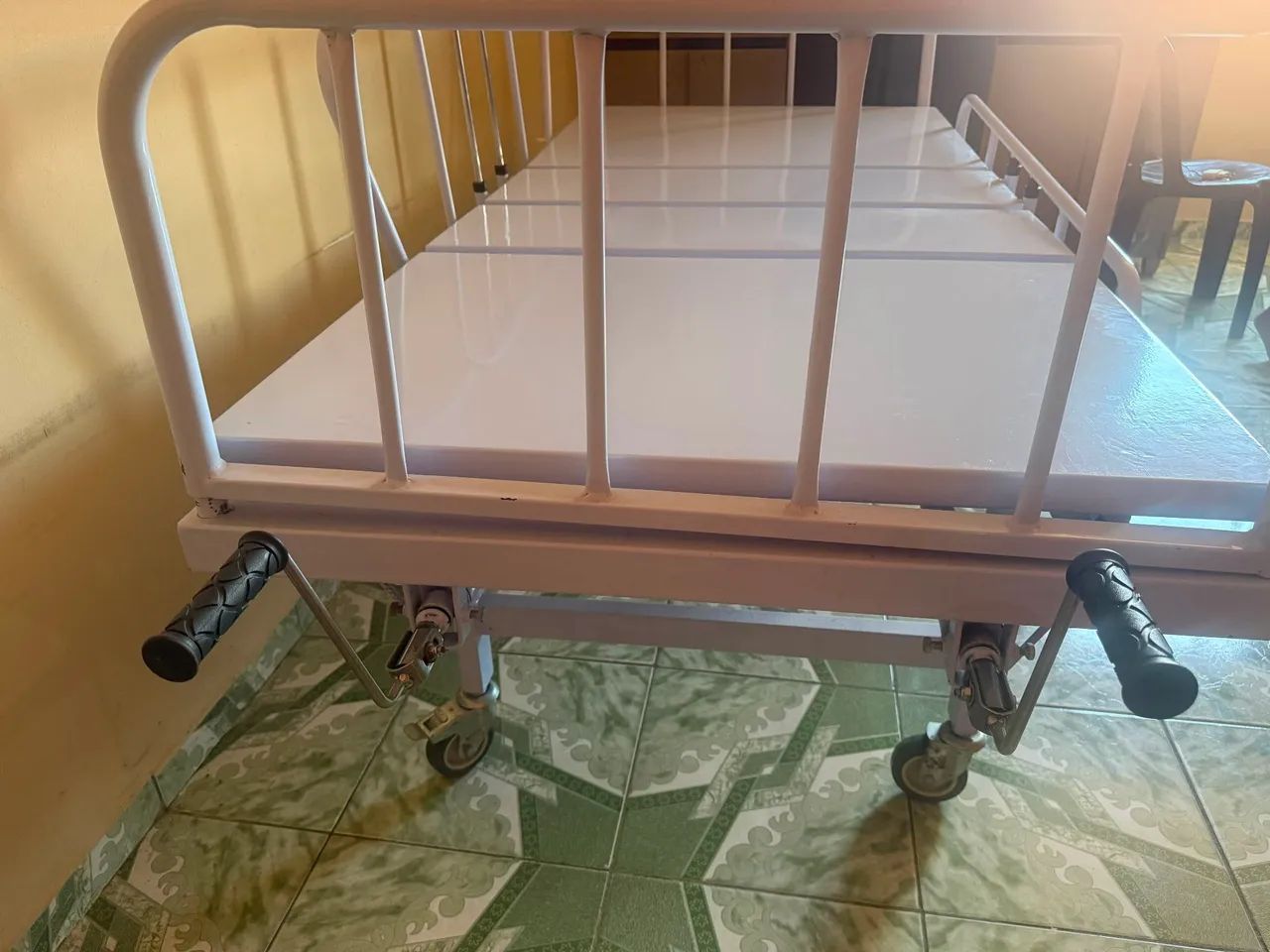 Cama hospitalar com colchão - Foto 5