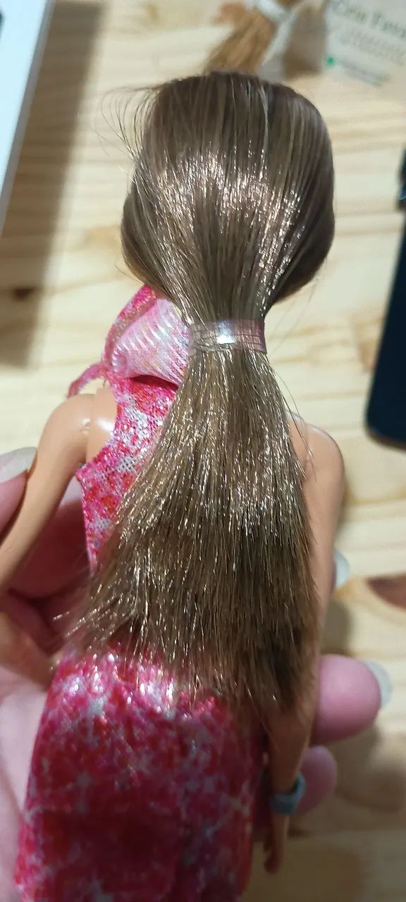 Boneca Barbie básica Glitter  - Foto 5