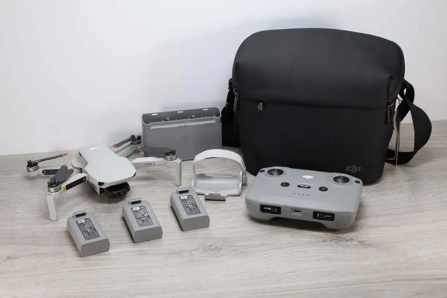 Drone DJI Mini 2 SE + Fly More combo + cartão de memória 256GB  - Foto 3